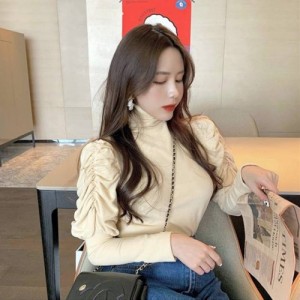 <b>슬림 퍼프 셔링 목폴라 티셔츠</b>