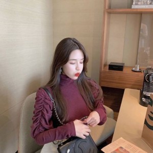 <b>슬림 퍼프 셔링 목폴라 티셔츠</b>