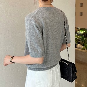 <b>베이직 V넥 울70 세미크롭 반팔 니트</b>