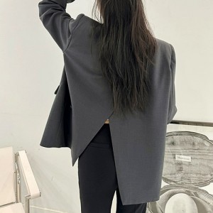 <b>국내제작 언발 뒷트임 어깨패드 박시 자켓</b>